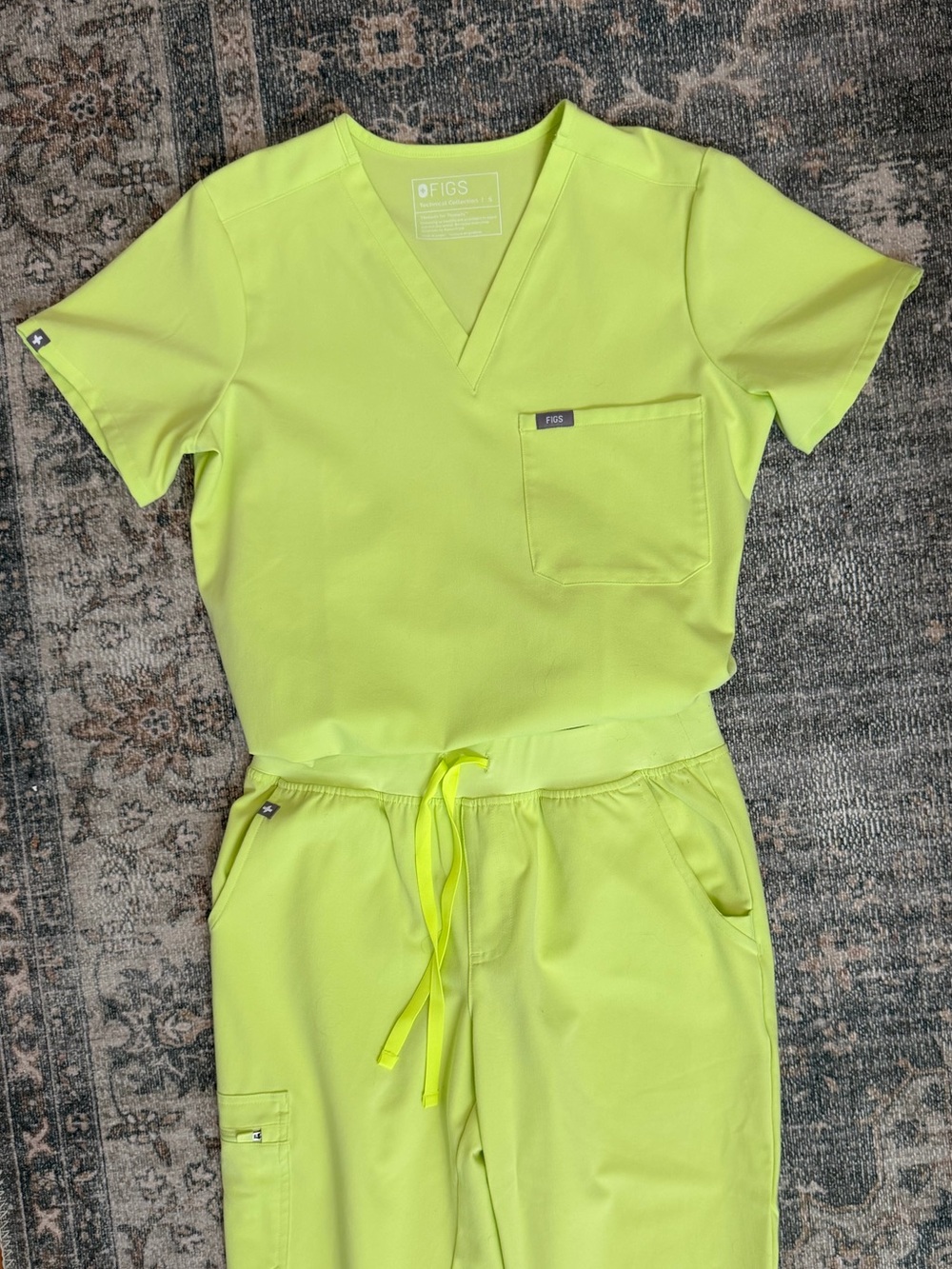 FIGS Catarina scrub top & Zamora scrub jogger